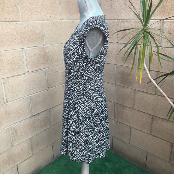 Express Cap Sleeve Printed Dress EUC - Picture 4 of 8